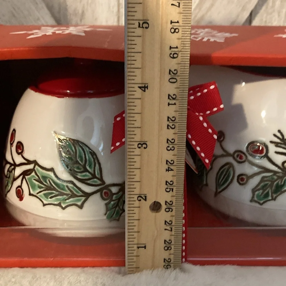 Spectrum Designz Christmas Cream and Sugar Set